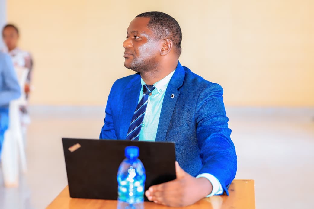 Dr Safari  UGIRASHEBUJA